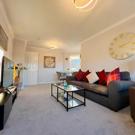 Chic & Cozy 2-bed Flat In - Free Parking Apartment Glasgow