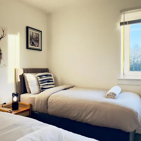 Chic & Cozy 2-bed Flat In - Free Parking * Glasgow