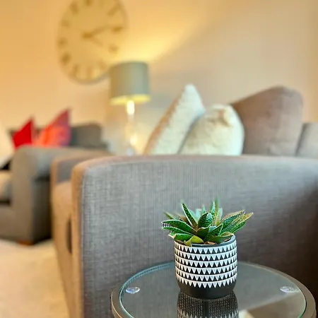 Apartment Chic & Cozy 2-bed Flat In - Free Parking Glasgow