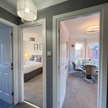 Chic & Cozy 2-bed Flat In - Free Parking Apartment