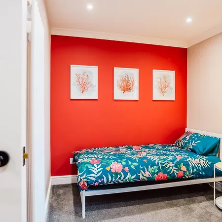 Holiday home Dalmarnock