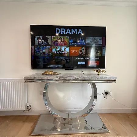 Away From In - Free Street Parking Apartment *