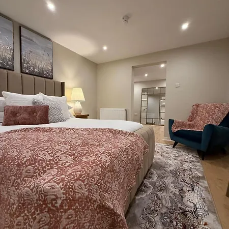 Away From In - Free Street Parking Apartment Glasgow