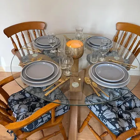 Away From In - Free Street Parking Apartment Glasgow