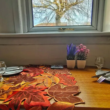 Apartment Free Parking 2-bedroom House In Glasgow