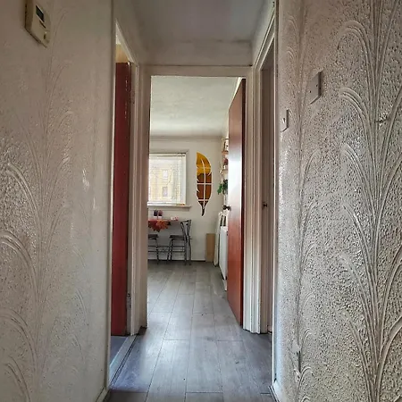 Apartment Free Parking 2-bedroom House In