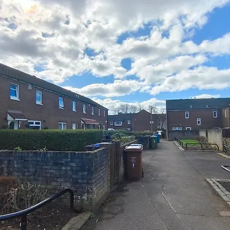 Free Parking 2-bedroom House In Apartment