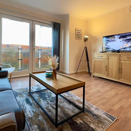 Sleek & Modern 2br - Easy Access To Centre Apartment