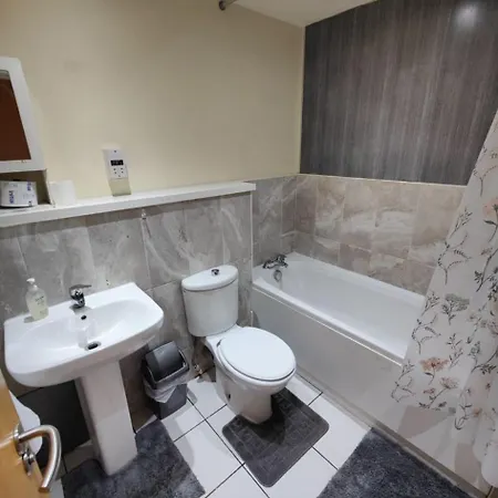 Apartament 2 Bedroom 2 Bathroom By Citi Living Scotland *