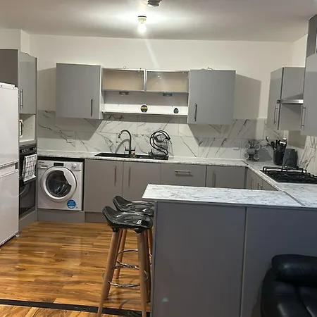 Perfect Near Town Apartamento Glasgow