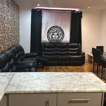 Perfect Near Town * Glasgow