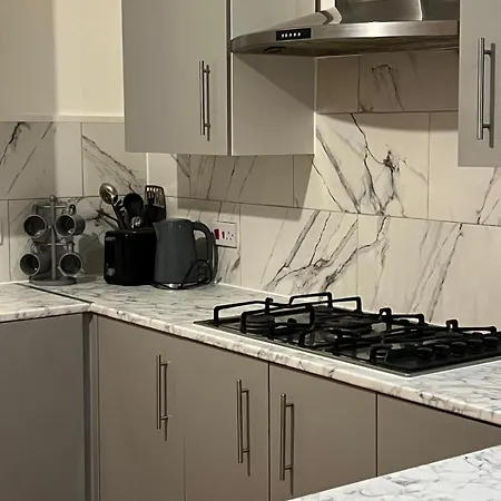 Perfect Near Town Apartment *