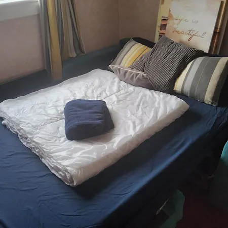 Gadsby Manor Homestay *