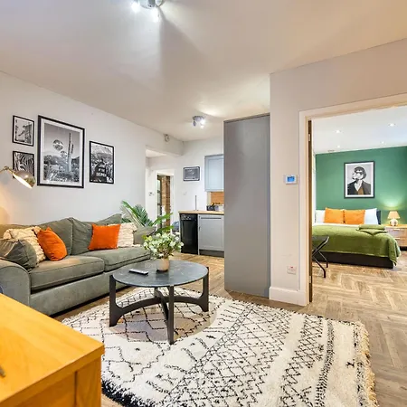 Spacious 4 Bedroom Near West End グラスゴー