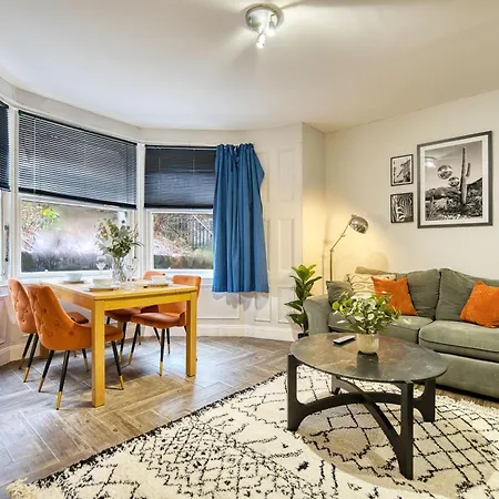 Spacious 4 Bedroom Near West End