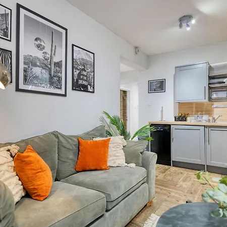 Spacious 4 Bedroom Near West End Daire Glasgow