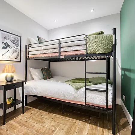 アパート Spacious 4 Bedroom Near West End