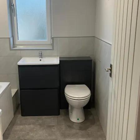 Apartment Stunning 3 Bedroom 2 Bathroom West End House With Free Parking And Wi-fi Glasgow