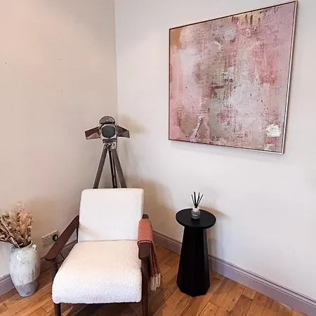 - Large Stylish 2 Bed Flat In Unique Ibrox Location Walking Distance To Subway And Free On-street Parking アパート *