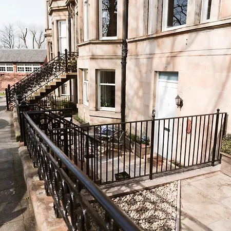 Elegant West End Flat In