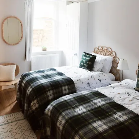 Elegant West End Flat In *