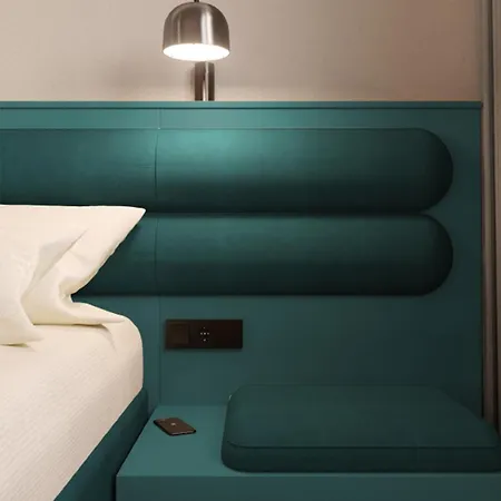 Hotel The Social Hub 4*