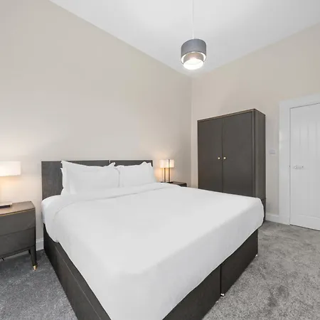 아파트 Large 4 Bed - Sleeps 8 - Perfect For Long - 30 Sec Walk To Subway - 5 Min Drive To Centre