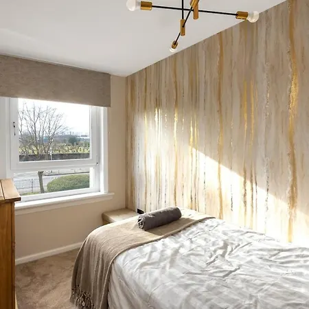 Spacious 3 Bed In With Free Parking Tatil Evi Glasgow