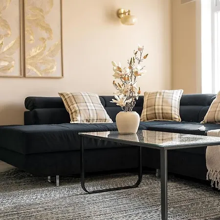 Spacious 3 Bed In With Free Parking * Глазго