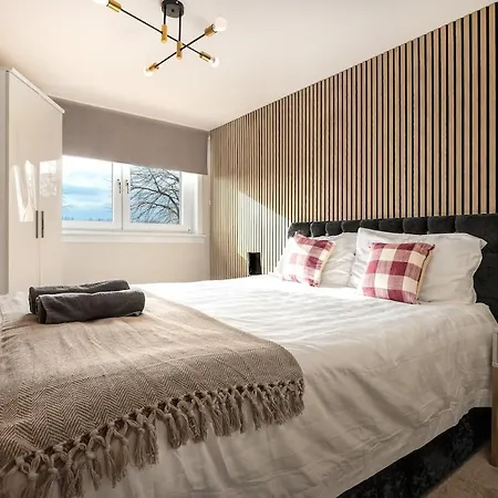 Spacious 3 Bed In With Free Parking *