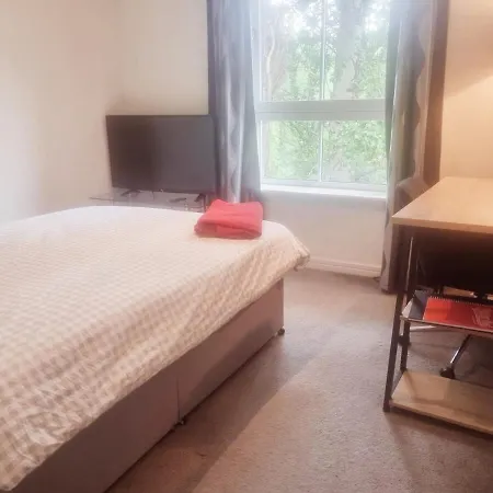 Modern Two Bed With Free Parking * Glasgow