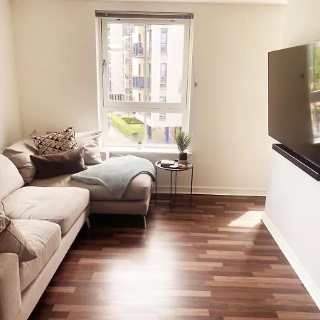 Apartment Modern Two Bed With Free Parking
