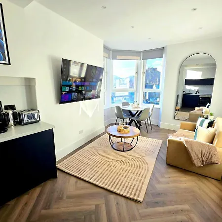 Modern, Cosy In Holiday home Glasgow