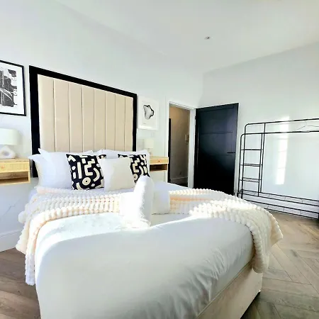 Modern, Cosy In