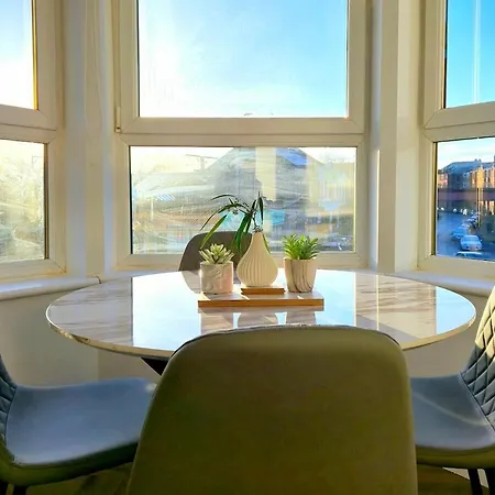 Modern, Cosy In * Glasgow