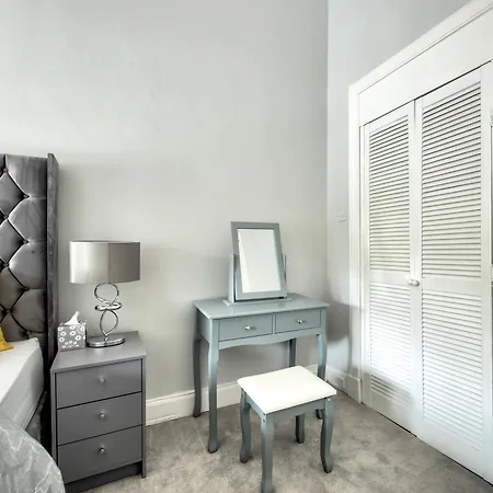 Two Bed Stylish In Heart Of West End * Glasgow