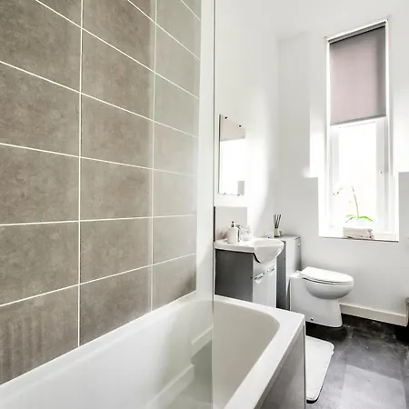 Two Bed Stylish In Heart Of West End