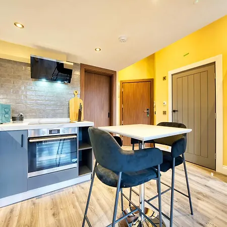 Union Court Mezzanine - B9 - Building Has No Lift And Stairs To Apartment
