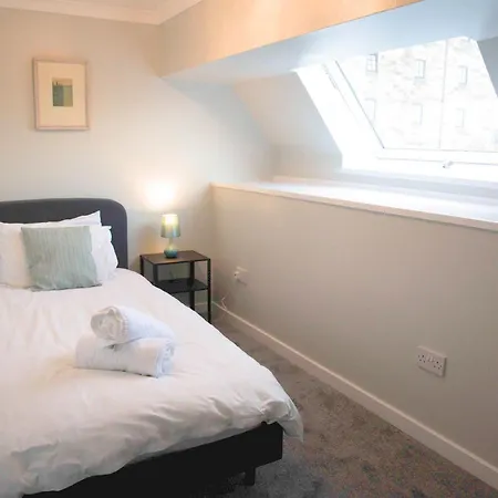 Fabulous Stylish Flat In Merchant & Free Secure Parking Apartment *