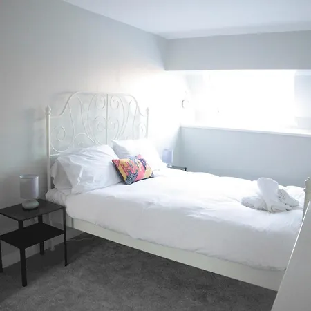 Fabulous Stylish Flat In Merchant & Free Secure Parking * Glasgow