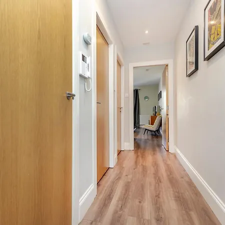 Joivy Chic Flat With Balcony In Merchant * Glasgow