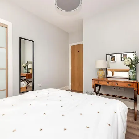 Apartment Joivy Chic Flat With Balcony In Merchant *