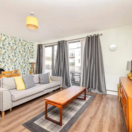 Joivy Chic Flat With Balcony In Merchant Glasgow