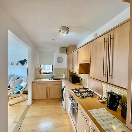 Perfect Location In Heart Of West End - Pass The Keys Apartment *