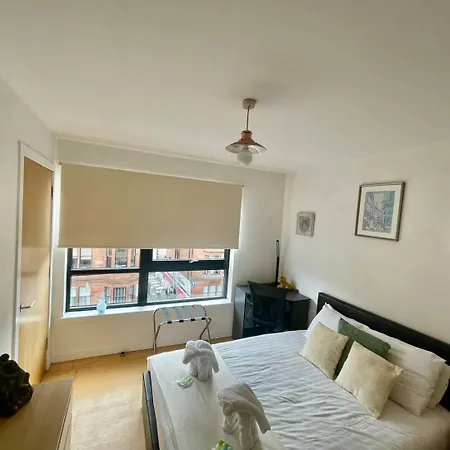 Perfect Location In Heart Of West End Pass The Keys Appartement