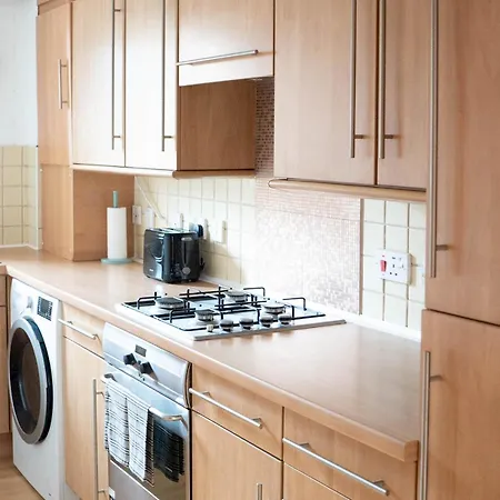 Appartement Perfect Location In Heart Of West End Pass The Keys