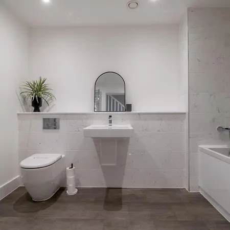 Fabulous Festival Park Private Parking Garden - Pass The Keys * Glasgow