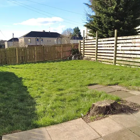 Holiday home - Beautiful Two Bedroom House In & Free Parking *