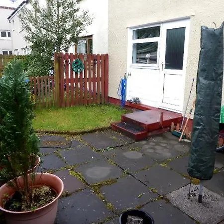 Spacious 3 Bed House Near Sec * Glasgow