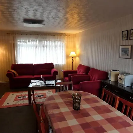 Spacious 3 Bed House Near Sec Сasa de vacaciones